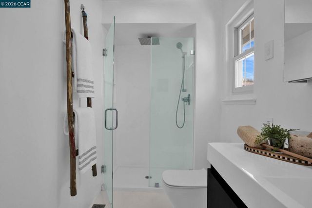 33 El Molino Dr, Clayton, CA 94517