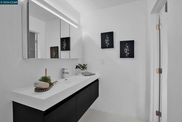 33 El Molino Dr, Clayton, CA 94517