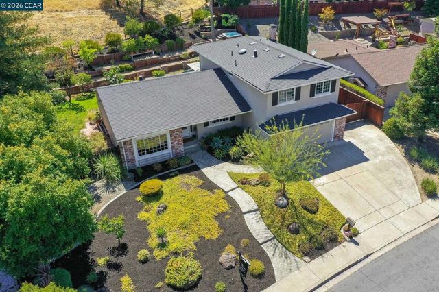 33 El Molino Dr, Clayton, CA 94517