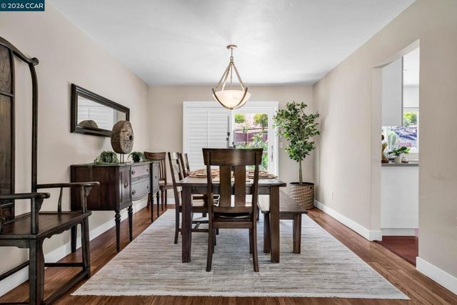 33 El Molino Dr, Clayton, CA 94517