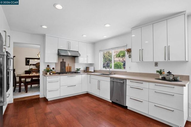 33 El Molino Dr, Clayton, CA 94517