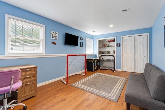12 River Rd, Jefferson Twp., NJ 07438