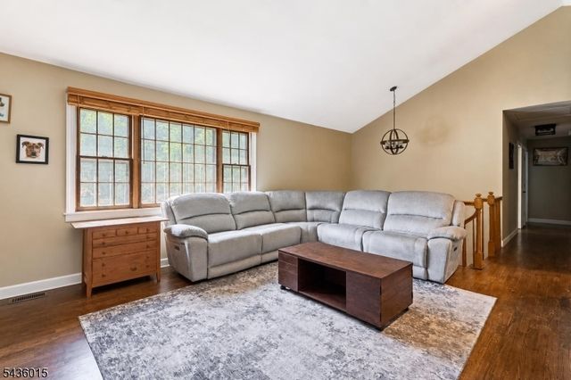 12 River Rd, Jefferson Twp., NJ 07438