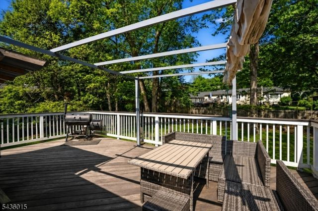 12 River Rd, Jefferson Twp., NJ 07438