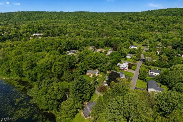 12 River Rd, Jefferson Twp., NJ 07438