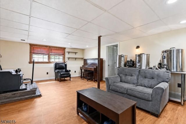 12 River Rd, Jefferson Twp., NJ 07438