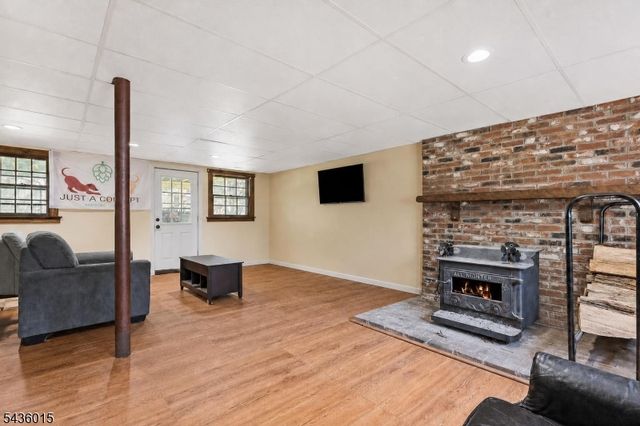 12 River Rd, Jefferson Twp., NJ 07438