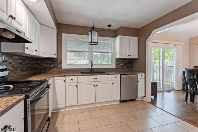 12 River Rd, Jefferson Twp., NJ 07438