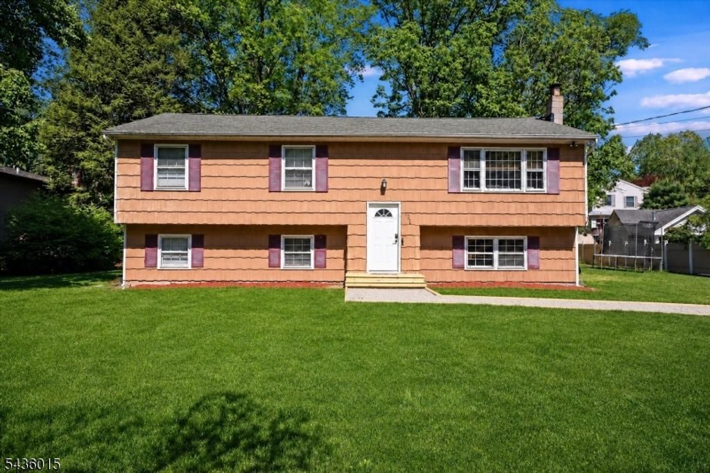 12 River Rd, Jefferson Twp., NJ 07438