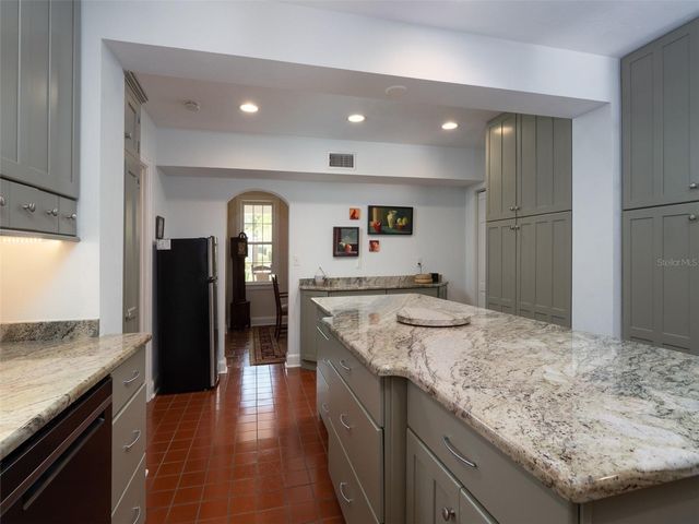 2236 NW 7TH LANE, Gainesville, FL 32603
