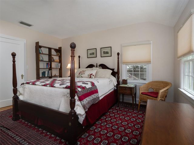 2236 NW 7TH LANE, Gainesville, FL 32603
