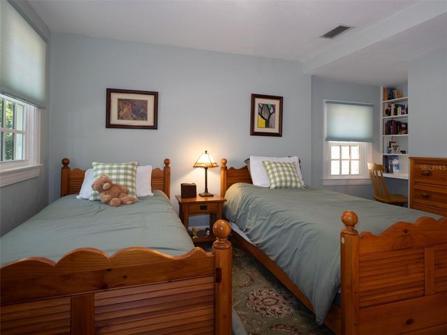 2236 NW 7TH LANE, Gainesville, FL 32603