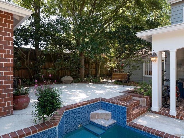 2236 NW 7TH LANE, Gainesville, FL 32603
