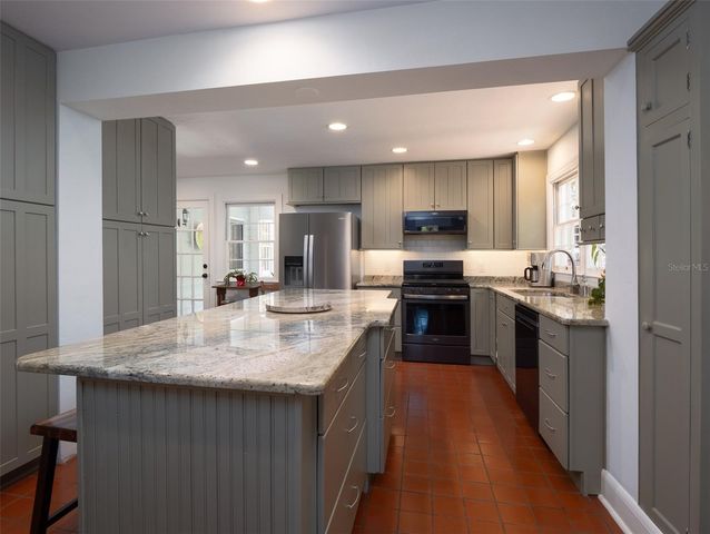 2236 NW 7TH LANE, Gainesville, FL 32603