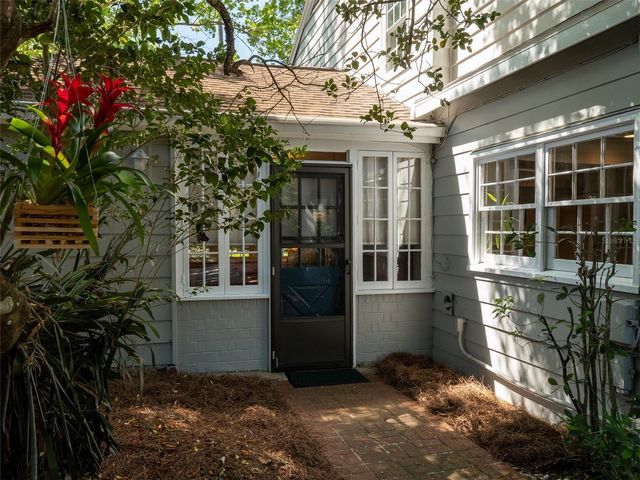 2236 NW 7TH LANE, Gainesville, FL 32603
