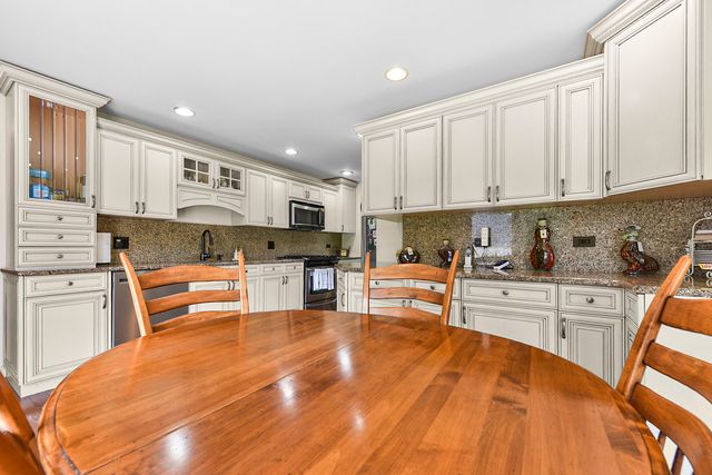 7561 Ponderosa Court, Orland Park, IL 60462