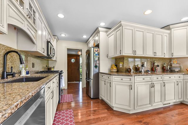 7561 Ponderosa Court, Orland Park, IL 60462