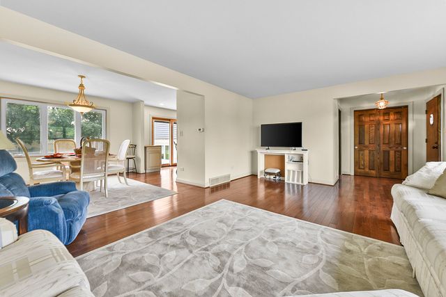 7561 Ponderosa Court, Orland Park, IL 60462