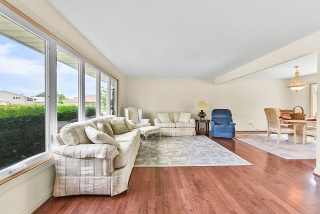 7561 Ponderosa Court, Orland Park, IL 60462