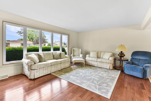 7561 Ponderosa Court, Orland Park, IL 60462