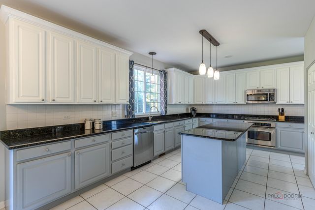 568 Crooked Stick Court, Vernon Hills, IL 60061