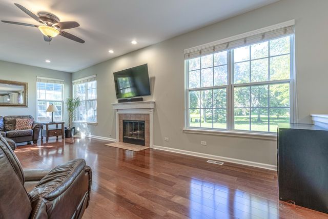 568 Crooked Stick Court, Vernon Hills, IL 60061