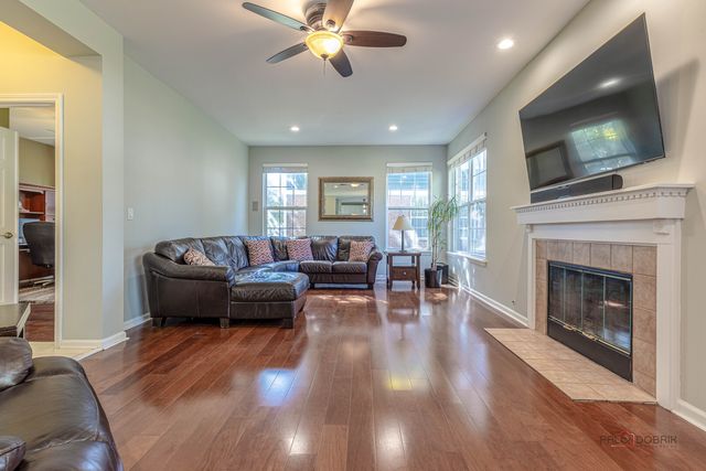 568 Crooked Stick Court, Vernon Hills, IL 60061