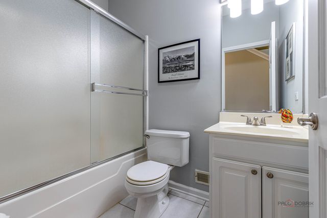568 Crooked Stick Court, Vernon Hills, IL 60061