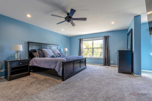 568 Crooked Stick Court, Vernon Hills, IL 60061