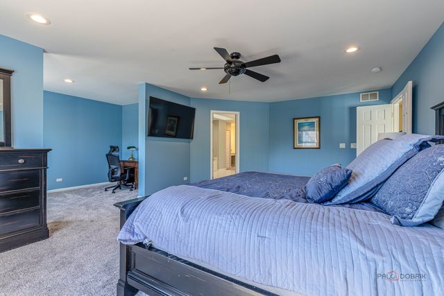 568 Crooked Stick Court, Vernon Hills, IL 60061