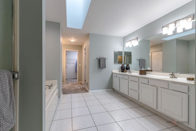 568 Crooked Stick Court, Vernon Hills, IL 60061