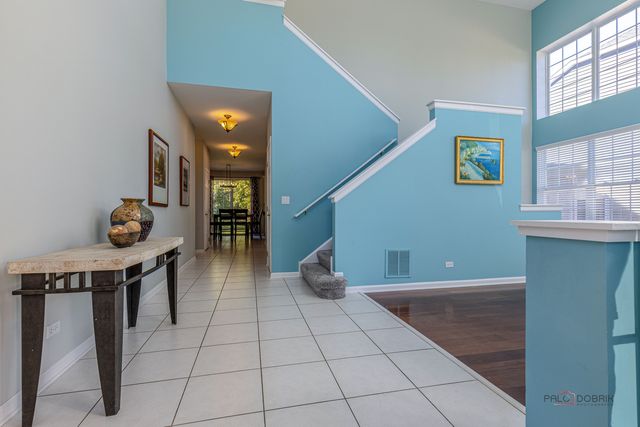 568 Crooked Stick Court, Vernon Hills, IL 60061