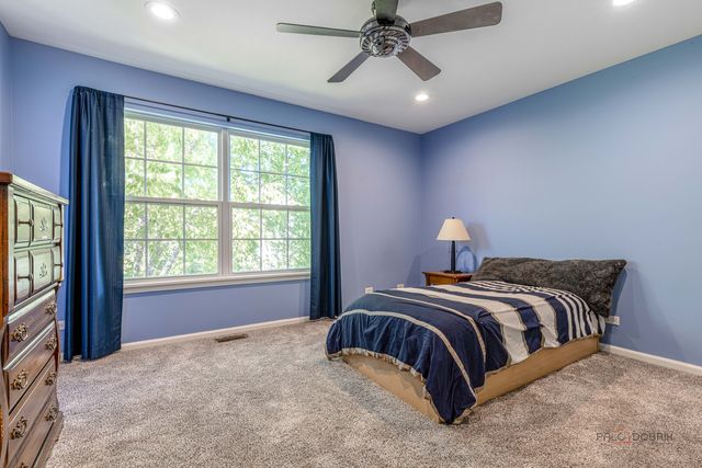 568 Crooked Stick Court, Vernon Hills, IL 60061