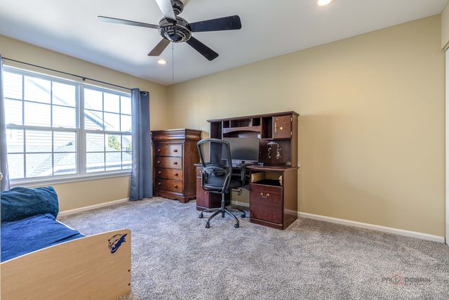 568 Crooked Stick Court, Vernon Hills, IL 60061