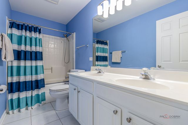 568 Crooked Stick Court, Vernon Hills, IL 60061