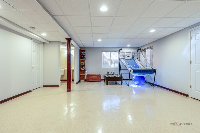 568 Crooked Stick Court, Vernon Hills, IL 60061