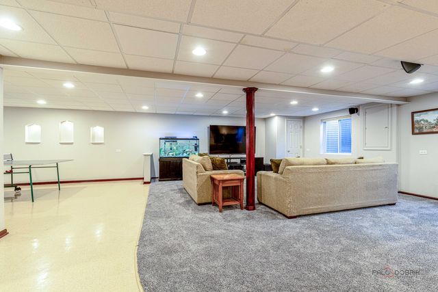 568 Crooked Stick Court, Vernon Hills, IL 60061