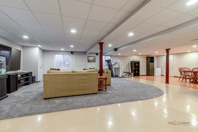 568 Crooked Stick Court, Vernon Hills, IL 60061