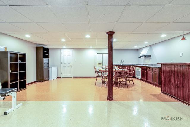 568 Crooked Stick Court, Vernon Hills, IL 60061