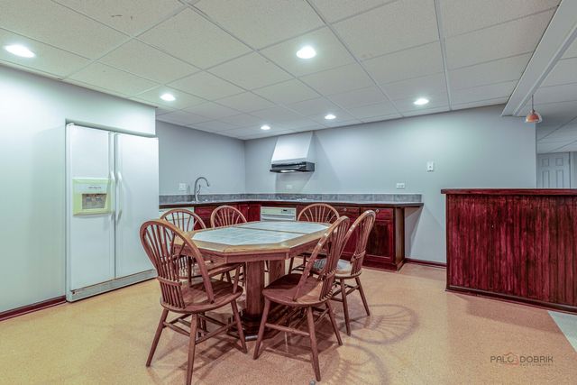 568 Crooked Stick Court, Vernon Hills, IL 60061