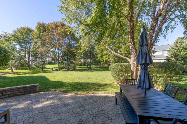 568 Crooked Stick Court, Vernon Hills, IL 60061