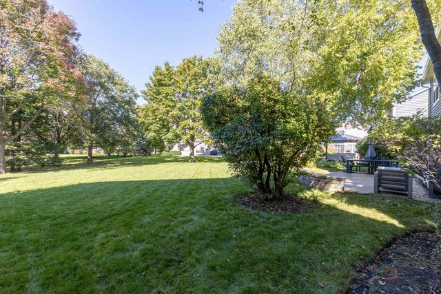 568 Crooked Stick Court, Vernon Hills, IL 60061