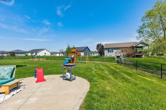 8829 Norway Drive, West Des Moines, IA 50266
