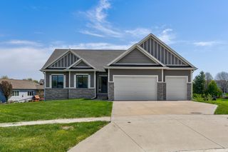 8829 Norway Drive, West Des Moines, IA 50266