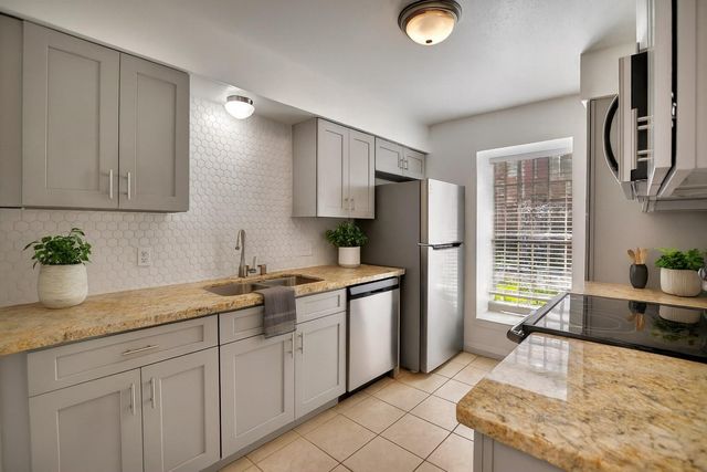 7938 Leonora Street B19, Houston, TX 77061