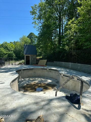 970 Douglas Dam Road, Kodak, TN 37764