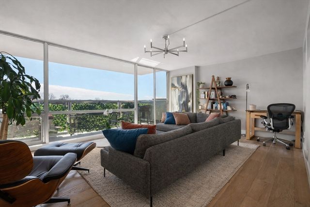 45 Longwood Ave 712, Brookline, MA 02446