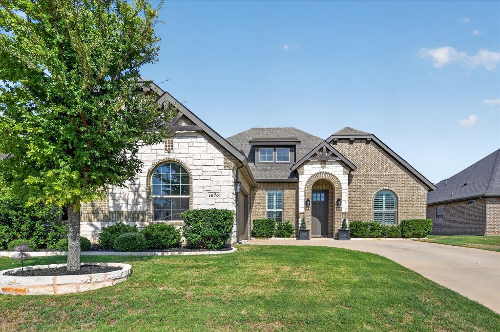 1070 Mickelson Drive, Granbury, TX 76048 — exterior