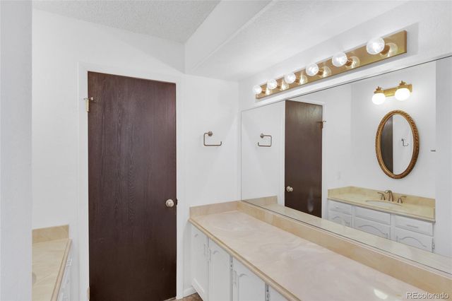 3703 S Mission Parkway, Aurora, CO 80013