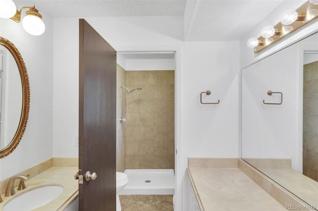 3703 S Mission Parkway, Aurora, CO 80013